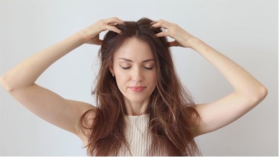 Cuál es el impacto del estrés en el cabello rizado