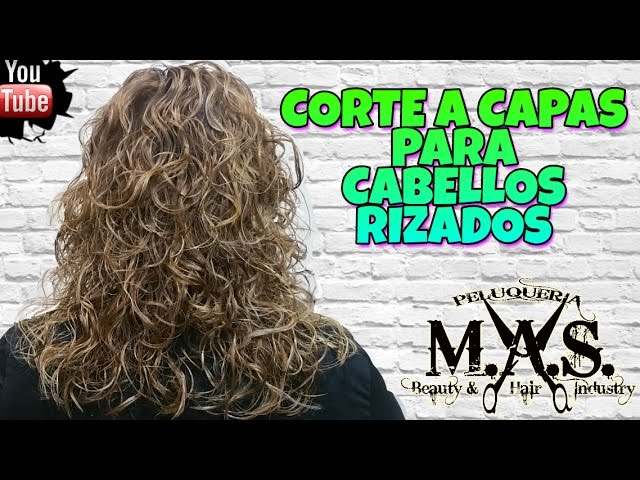 Guía para hacer un corte en capas en cabello rizado