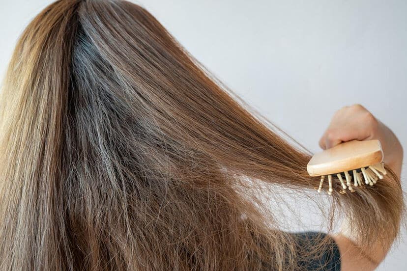 Importancia de mantener el cabello limpio para controlar frizz